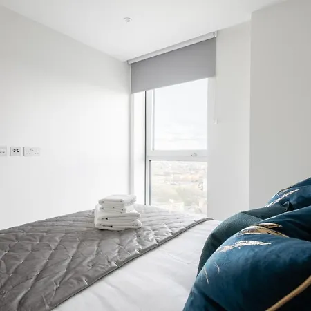 Skyline View Cb Platinum Penthouses Next To Eye Apartment