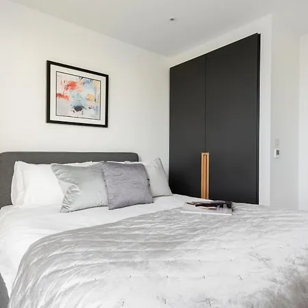 Skyline View Cb Platinum Penthouses Next To Eye * London