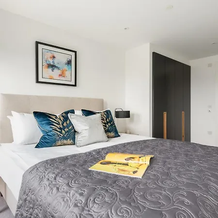 Apartment Skyline View Cb Platinum Penthouses Next To Eye London