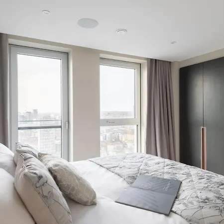 Apartment Skyline View Cb Platinum Penthouses Next To Eye