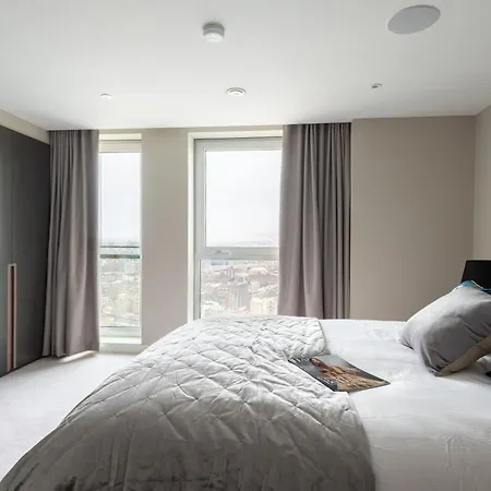 Apartment Skyline View Cb Platinum Penthouses Next To Eye