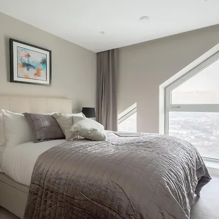 Skyline View Cb Platinum Penthouses Next To Eye London