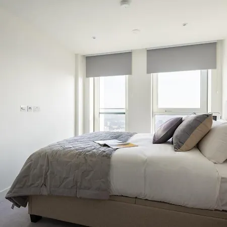 Skyline View Cb Platinum Penthouses Next To Eye London