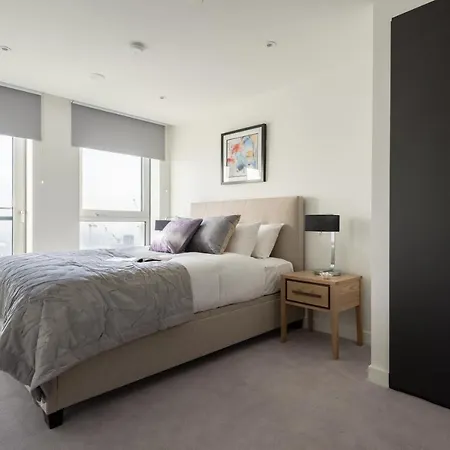 Skyline View Cb Platinum Penthouses Next To Eye Apartment London