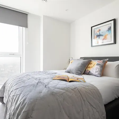Skyline View Cb Platinum Penthouses Next To Eye Apartment London