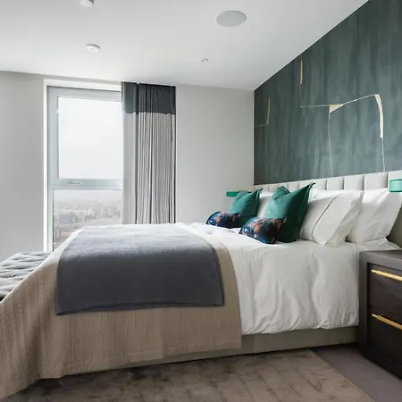 Apartment Skyline View Cb Platinum Penthouses Next To Eye London