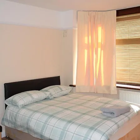 Sandhurst Apartment