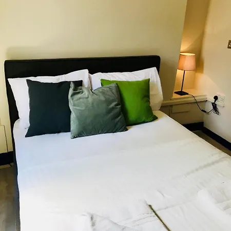 Aparthotel 35 Swinton Street 3*