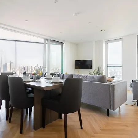 Skyline View Cb Platinum Penthouses Next To Eye London