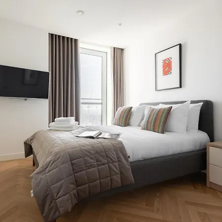 Apartment Skyline View Cb Platinum Penthouses Next To Eye London