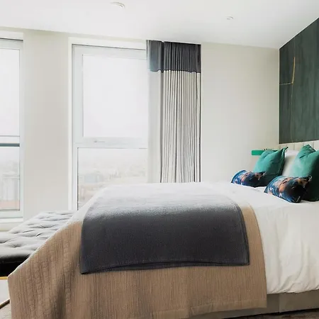 Skyline View Cb Platinum Penthouses Next To Eye London