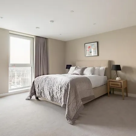 Skyline View Cb Platinum Penthouses Next To Eye * London