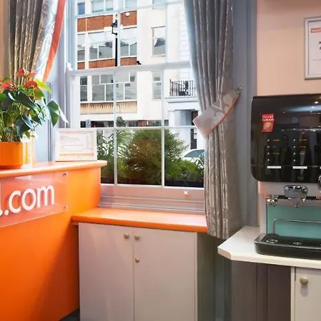 Hotel Easyhotel Victoria 2*