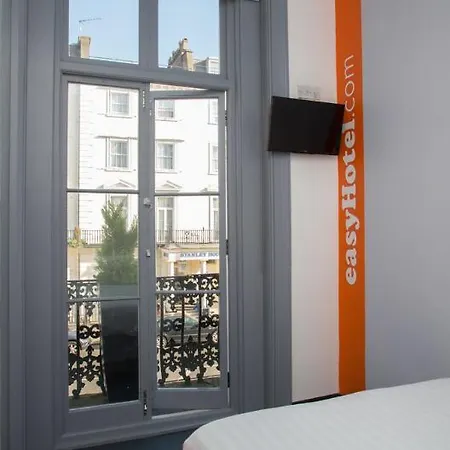 Easyhotel Victoria 2*