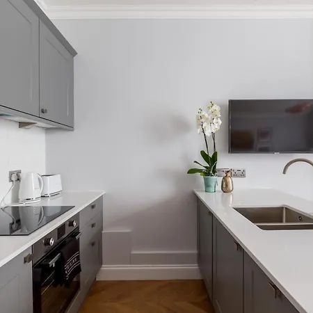The Lempicka 2 Bedroom Flat And Garden In Notting Hill London