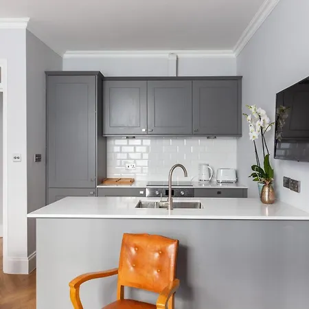 The Lempicka 2 Bedroom Flat And Garden In Notting Hill