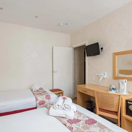Oliver Plaza Hotell 4*