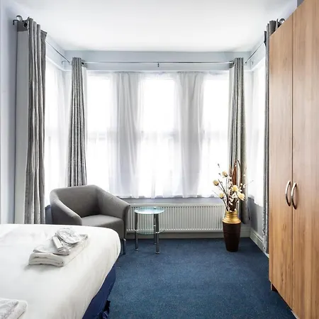Wellesley Hotel