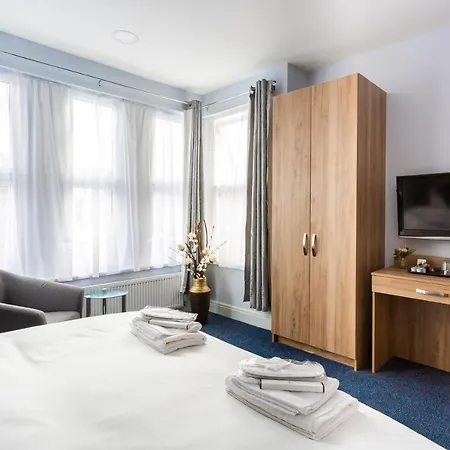 Wellesley Hotel