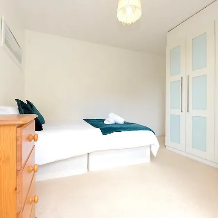 Excel Waterfront Apartments Apartment