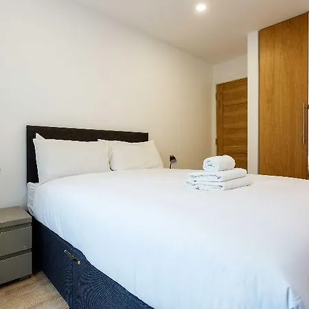 Oyo 136 Kings Ave New Builds Hotel