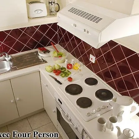 Astons 3*