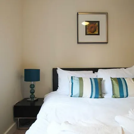One Bed Serviced Near Millenium Bridge London