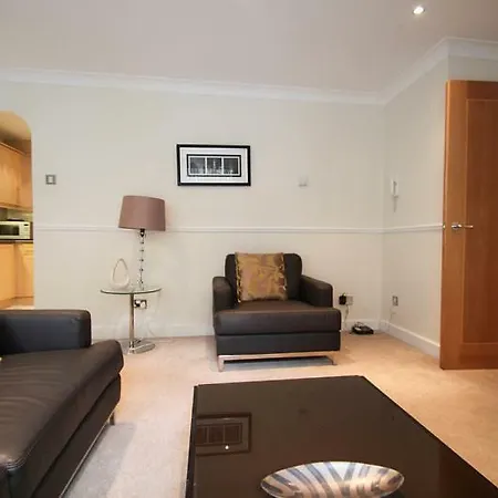 One Bed Serviced Near Millenium Bridge London