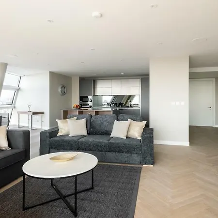 36th Floor Semi Penthouse Apartment London