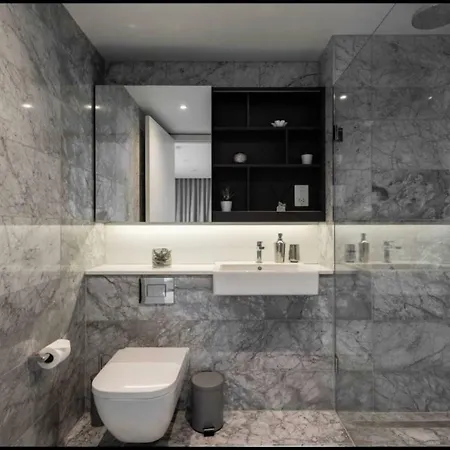 36th Floor Semi Penthouse Apartment London