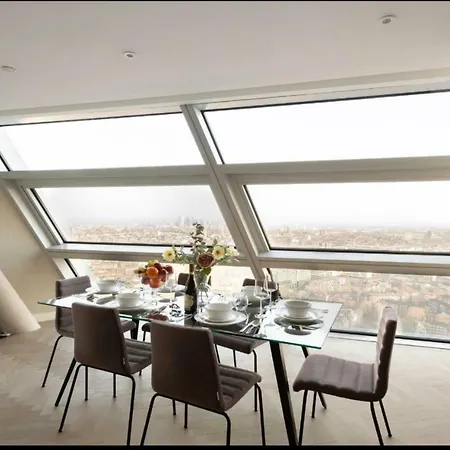 36th Floor Semi Penthouse Apartment London