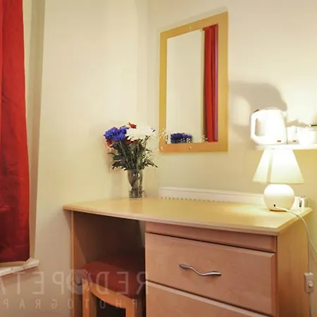 Hotel Elmwood 2*