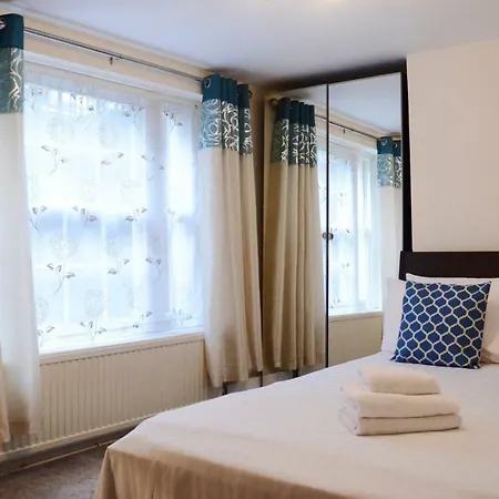Oyo Kings Cross-st Pancras Garden 4 Bedroom