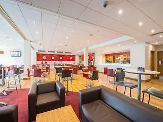 Hampton By Hilton Docklands 3*