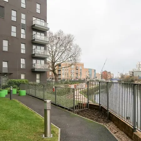 Yeoman Court * London