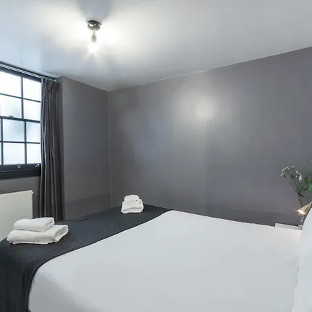 Goodge Place Duplex Apartment *