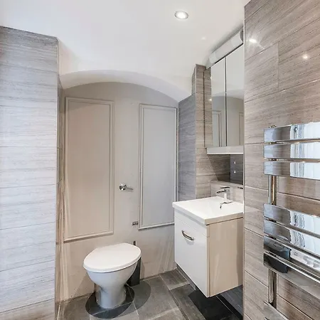 Stylish 2 Bedroom Flat In Knightsbridge Apartment *