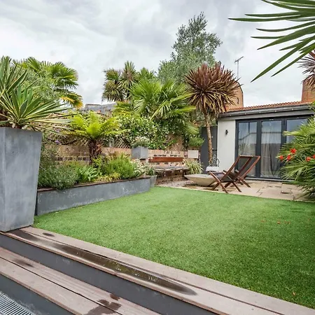 Beautiful Chiswick With Garden לונדון