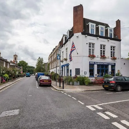 Beautiful Chiswick With Garden בית נופש לונדון