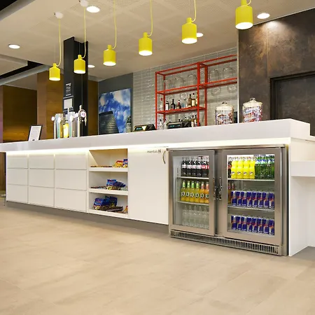 Hampton By Hilton Docklands 3*