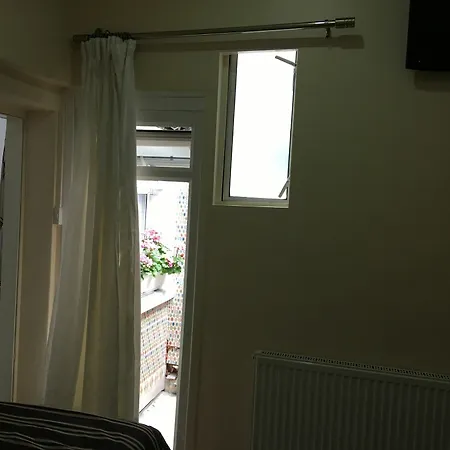 Surtees Guest house 2*