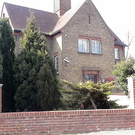 The Bridge House 2*