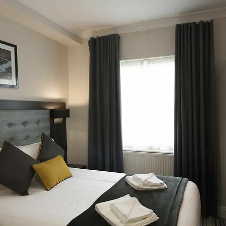 St George's Victoria 3*