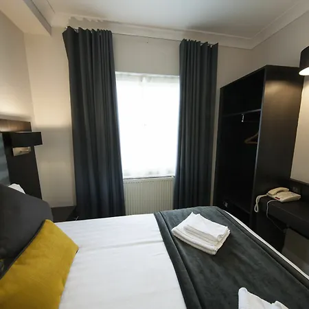 St George's Victoria 3*