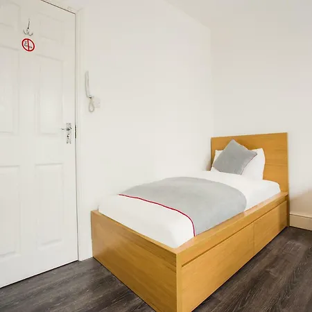 The Broadway - London Heathrow 2*