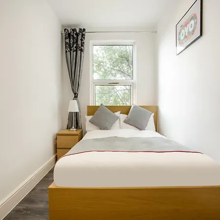 The Broadway - London Heathrow 2* Southall