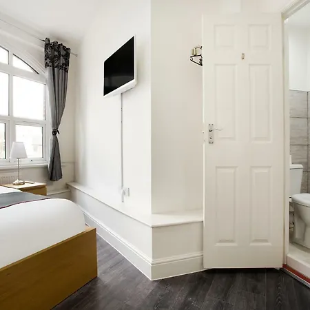 The Broadway - London Heathrow Hotel 2*