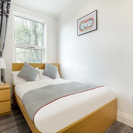 The Broadway - London Heathrow 2* Southall