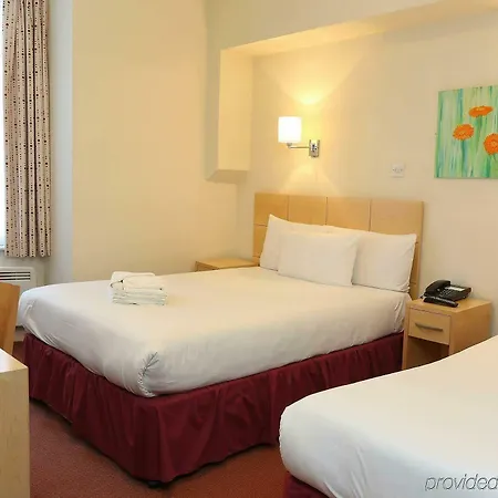 Oliver Plaza Hotell 4*