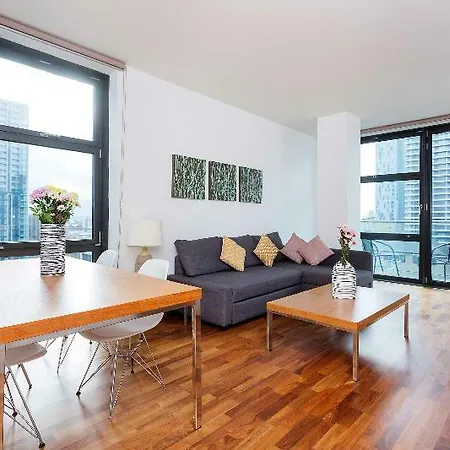 Oyo 30336 Discovery Dock New 2 Bed London